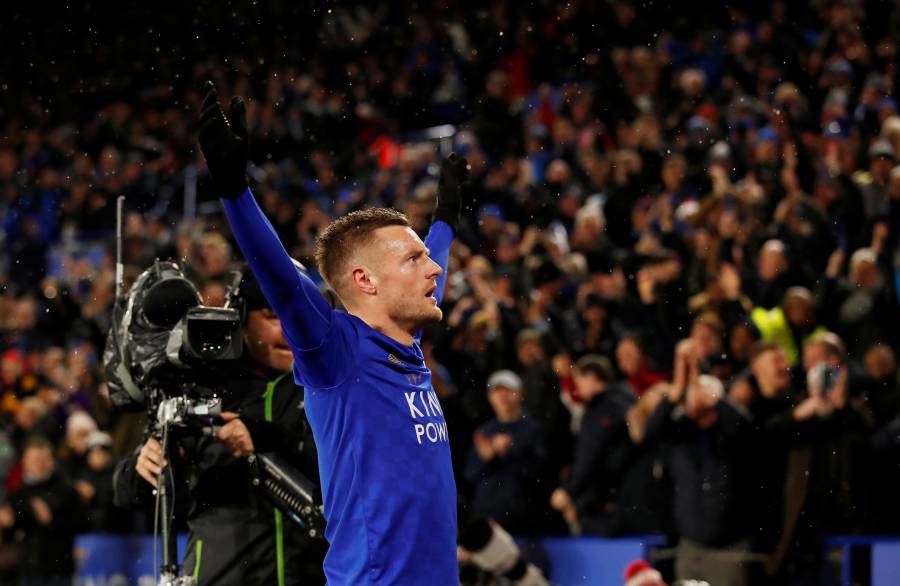 Leicester golea al Aston Villa con doblete de Vardy