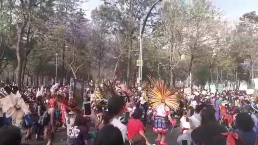 Elementos de la SSC desintegran a manifestantes con gas pimienta durante intervenci&oacute;n art&iacute;stica del INBAL