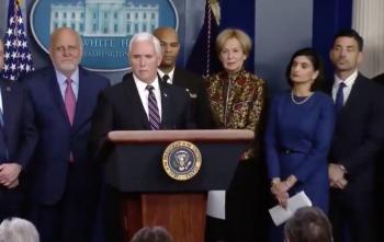 Pence: “Pronto sabremos si un m&eacute;dico ha revisado a Trump por coronavirus”
