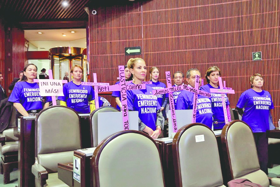 Chocan en San Lázaro por marcha y paro de mujeres 