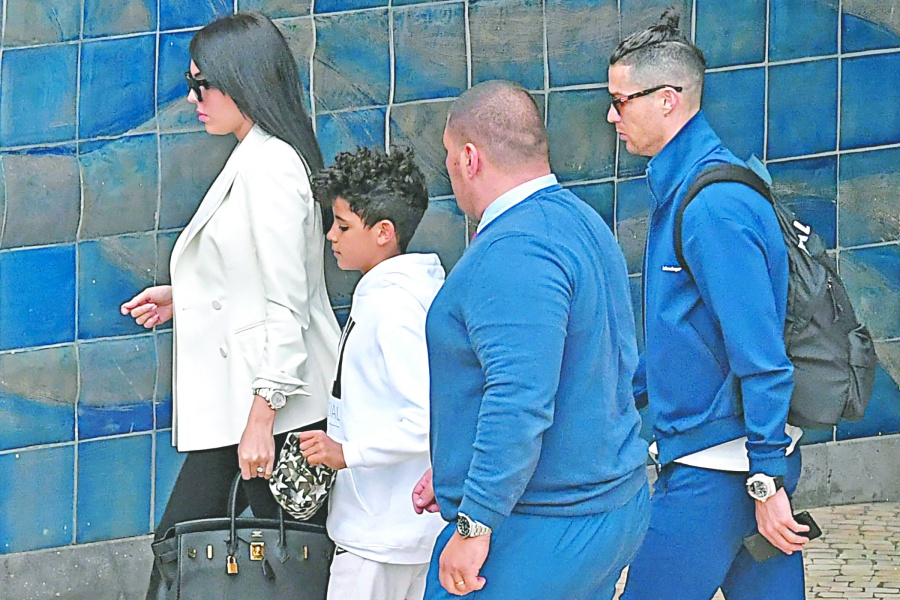 Italia rebasa 10 mil contagios de Covid-19; Cristiano se lleva a su familia
