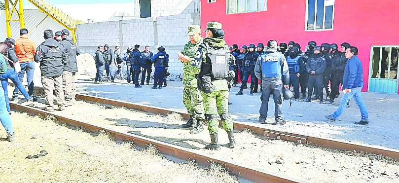 Sin violencia liberan vías del tren en Puebla