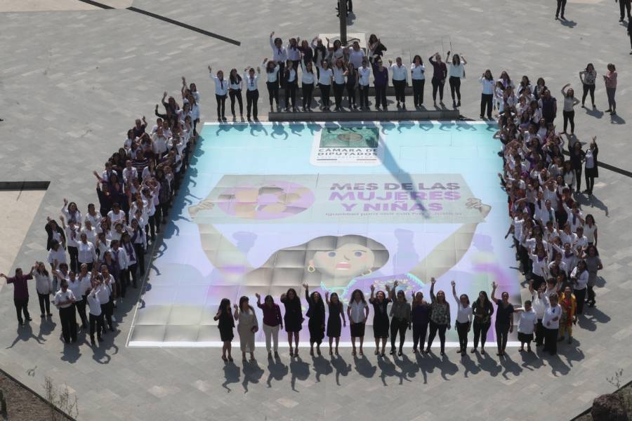 En San Lázaro, conmemoran a mujeres con mosaico
