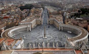 Vaticano cierra Plaza y Bas&iacute;lica de San Pedro a turistas por Covid-19