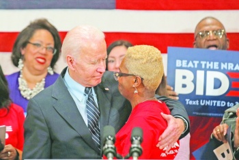 Biden gana en Michigan y debilita m&aacute;s a Sanders