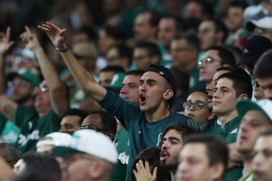 Sindicato mundial de futbolistas pide suspender competencias
