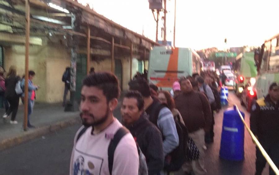Caos y confusión en Metro Tacubaya tras choque de trenes
