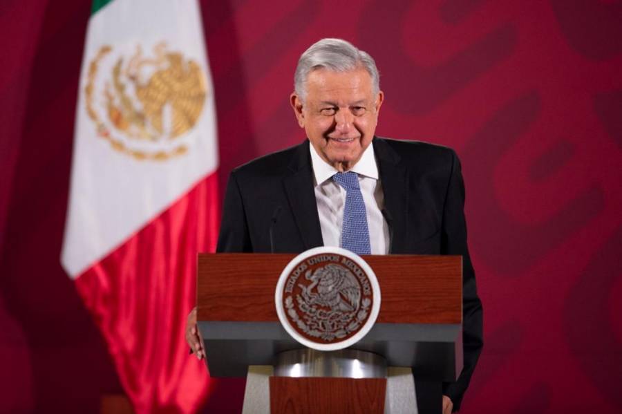 Pide AMLO a senadores panistas aprobar Estado de bienestar