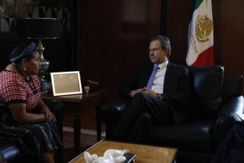 Rigoberta Mench&uacute; reconoce impulso de la educaci&oacute;n hacia pueblos originarios
