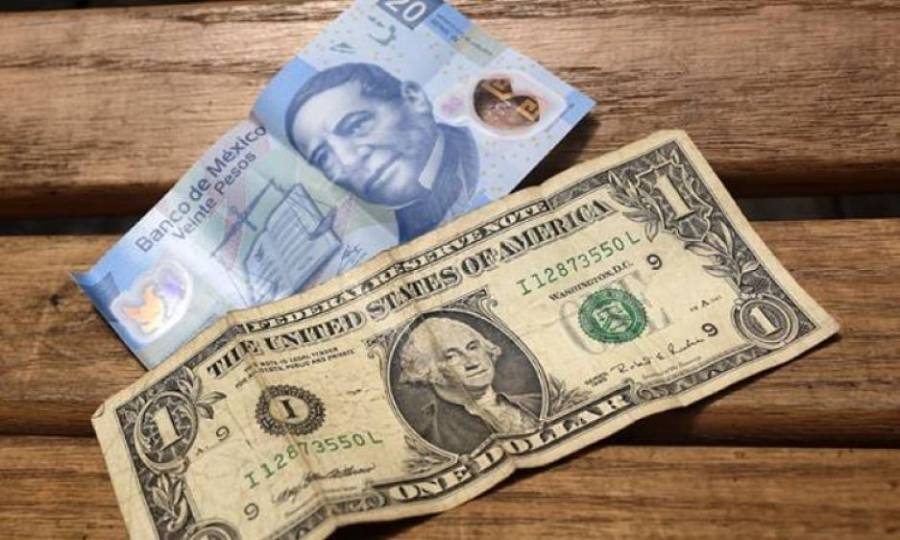 Tras caída, peso mexicano recupera poco terreno