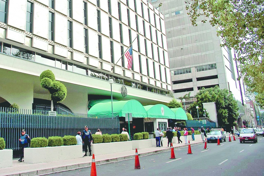 Embajada de EU suspende emisión de visas por Covid-19 