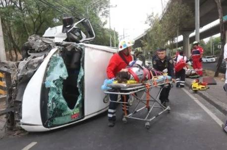 11 Lesionados tas volcadura en Periférico