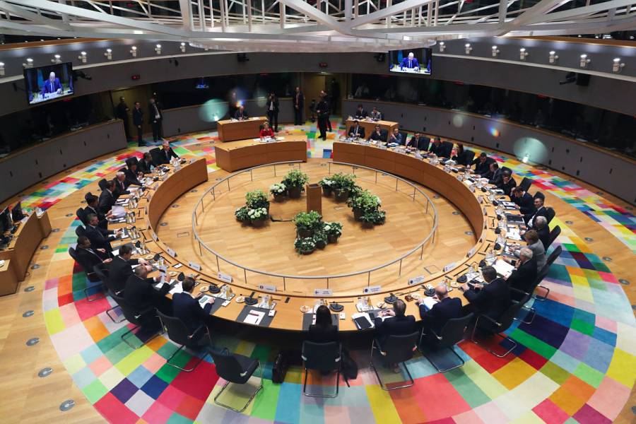 Uni&oacute;n Europea considera cerrar fronteras por 30 d&iacute;as