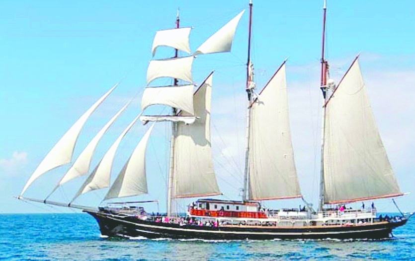 Barco, con 48 ni&ntilde;os, a la deriva en costas mexicanas