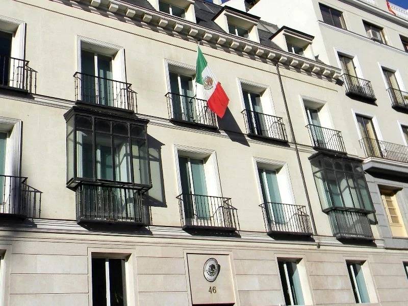 Reducen atención embajadas y consulados de México en el extranjero por Covid-19
