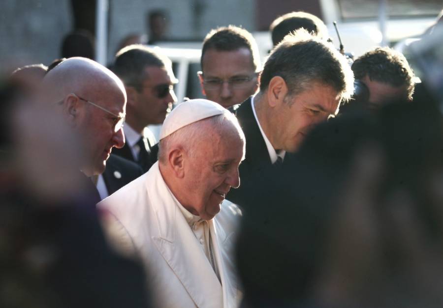 Por coronavirus Papa Francisco reza a crucifijo de “La Peste”