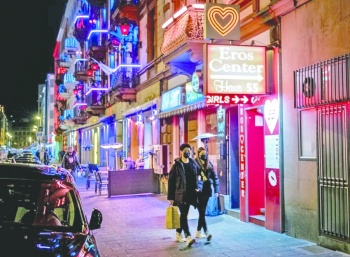 Covid-19 tambi&eacute;n golpea  la industria del sexo
