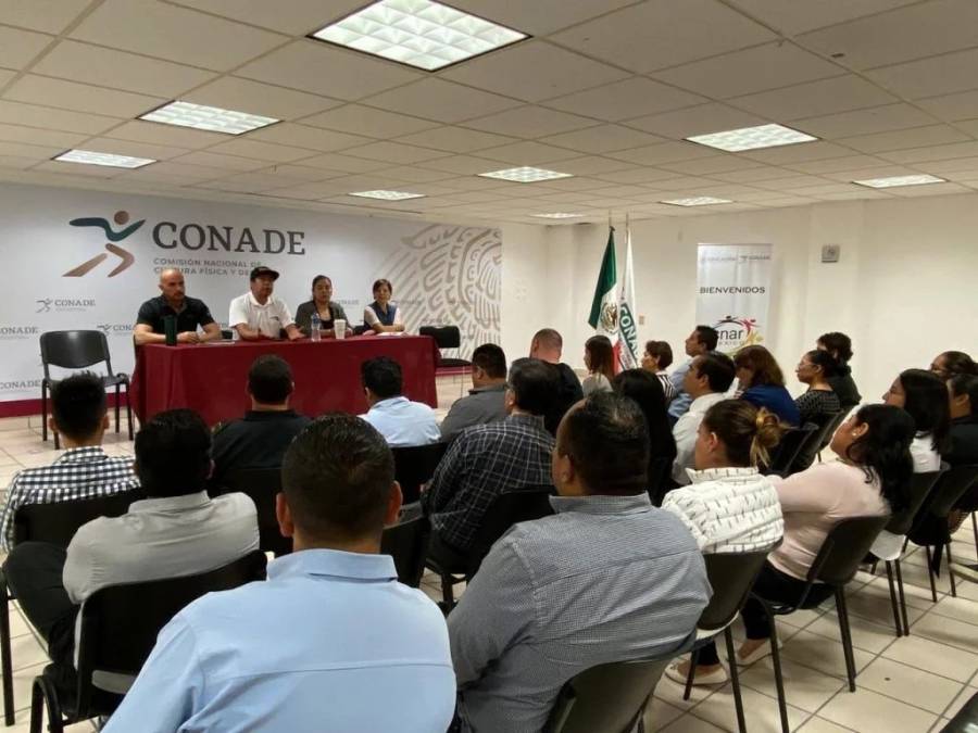 Asistentes a reunión en Conade faltan al protocolo ante coronavirus