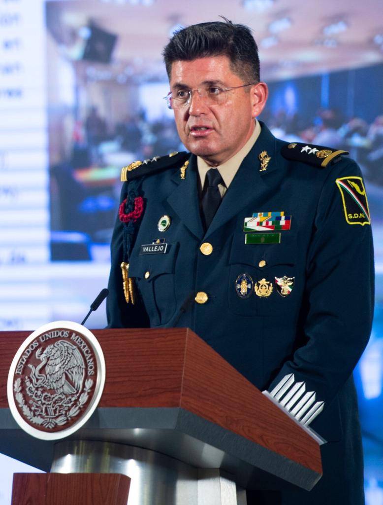 Destaca AMLO ahorro de 225 mil mdp por aeropuerto