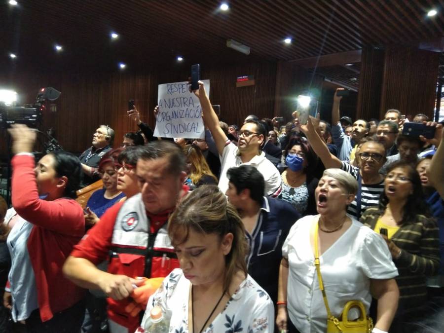 Trabajadores de San Lázaro irrumpen en Pleno donde se realizaba juicio a Rosario Robles