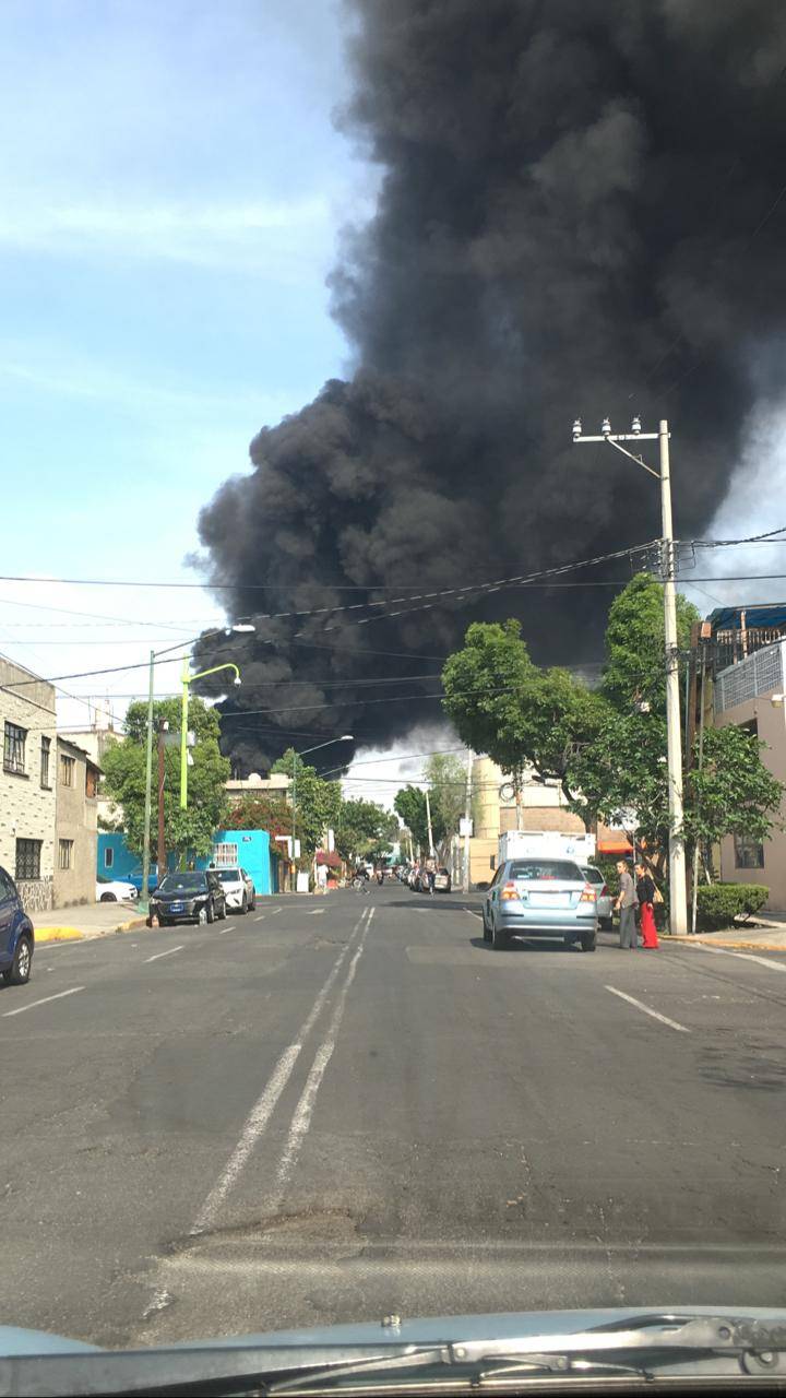 Se registra incendio en iglesia de la colonia Jardín Balbuena, en la CDMX