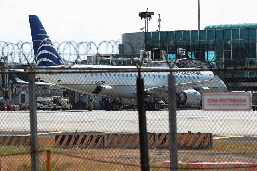 Colombia suspende arribo de vuelos internacionales