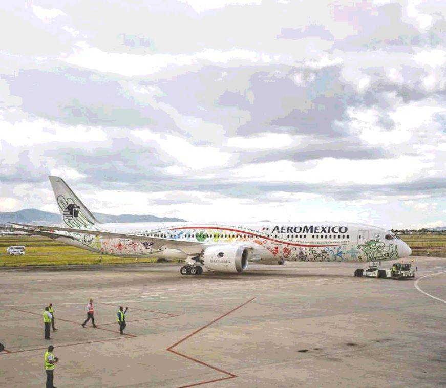 Aeroméxico entre recortes a rutas y a sueldos voluntarios