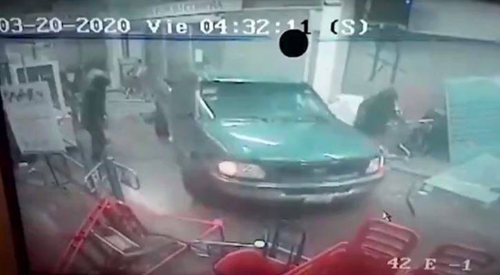 Sujetos saquean Chedraui en Tecamac; atropellan a una trabajadora de la plaza