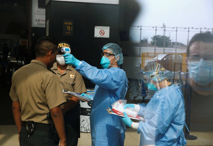 Arrestan a mujer con Covid-19; escupió a siete guardias civiles