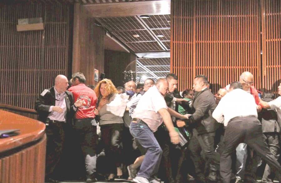 Mario Delgado llama a la calma ante portazo de trabajadores