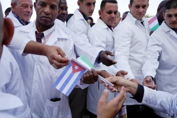 Cuba env&iacute;a brigada m&eacute;dica a Italia para frenar el coronavirus