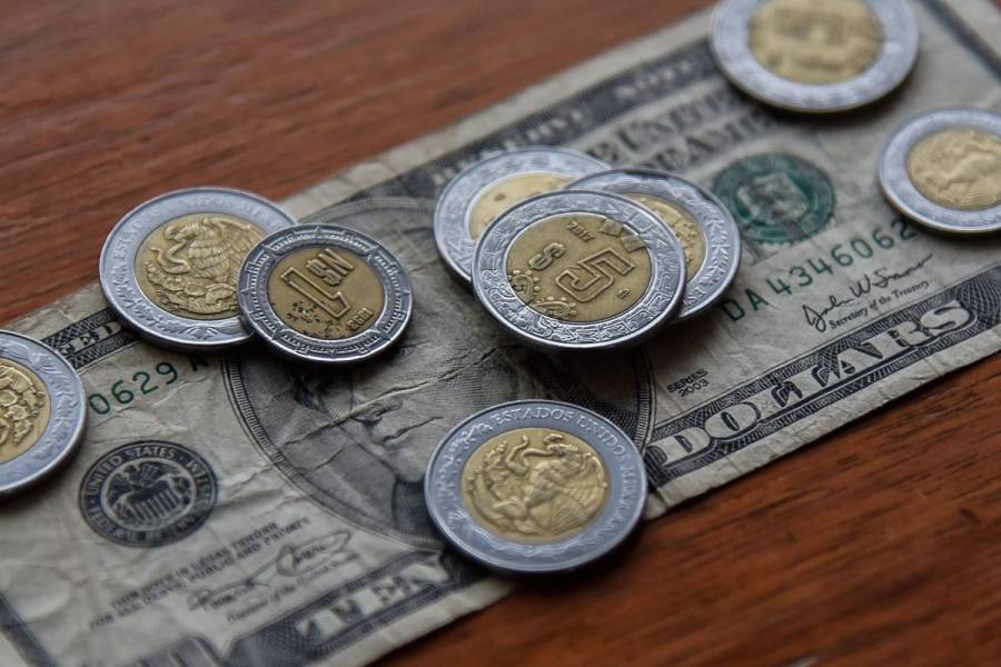 Peso rompe barrera de 25 unidades por primera vez en su historia