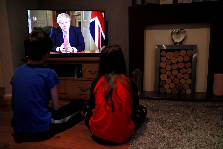 Ordena Boris Johnson tres semanas de confinamiento obligatorio