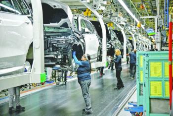 Suman armadoras m&aacute;s cierres por Covid-19