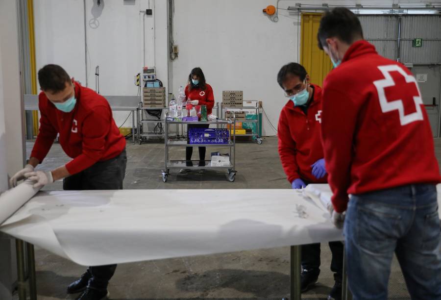 España acuerda con China compra de equipo médico