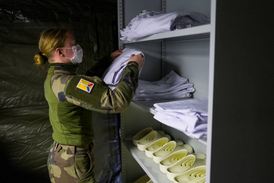 Con el ejército, Francia refuerza estrategia contra el Covid-19