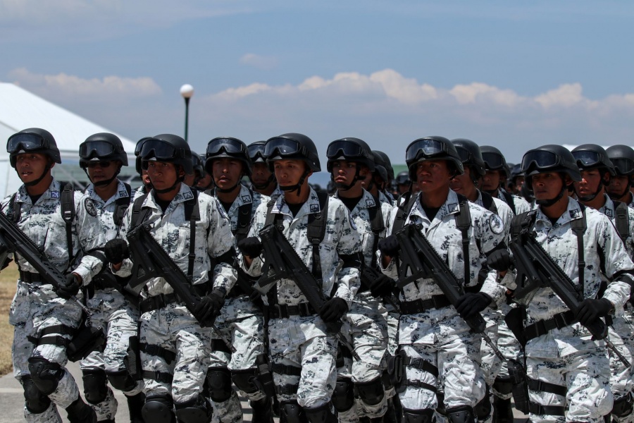 AMLO ordena a Guardia Nacional que vigile los comercios 