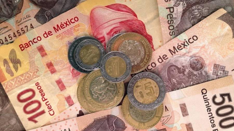 Peso mexicano recupera terreno tras plan de estímulo en EEUU
