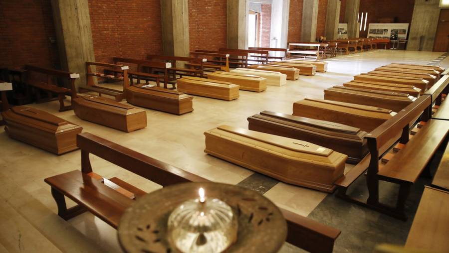 Ante la rápida propagación del COVID-19, Italia prohíbe funerales