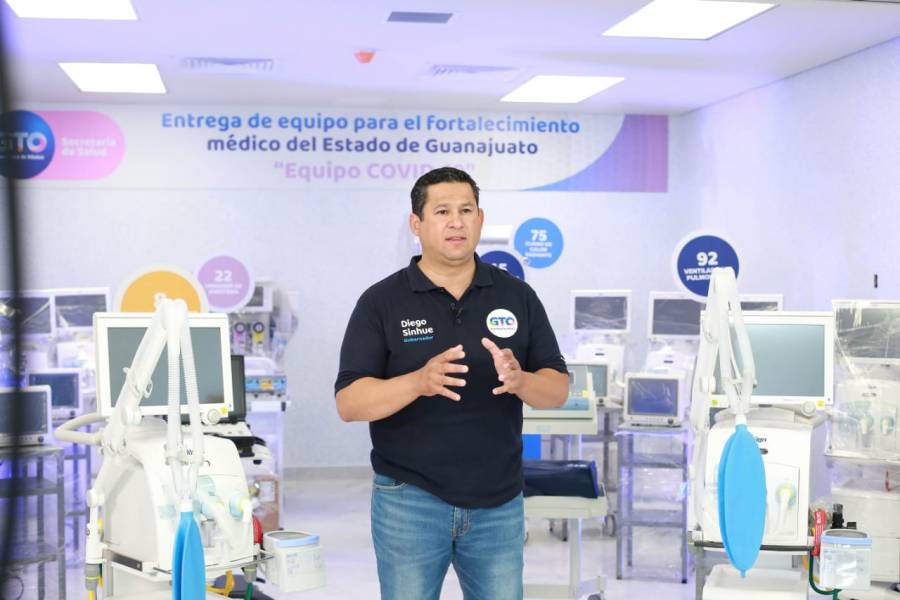 Gobernador de Guanajuato entrega equipamiento médico para hacer frente al coronavirus