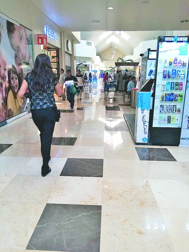Empleados y clientes siguen yendo a Plazas 