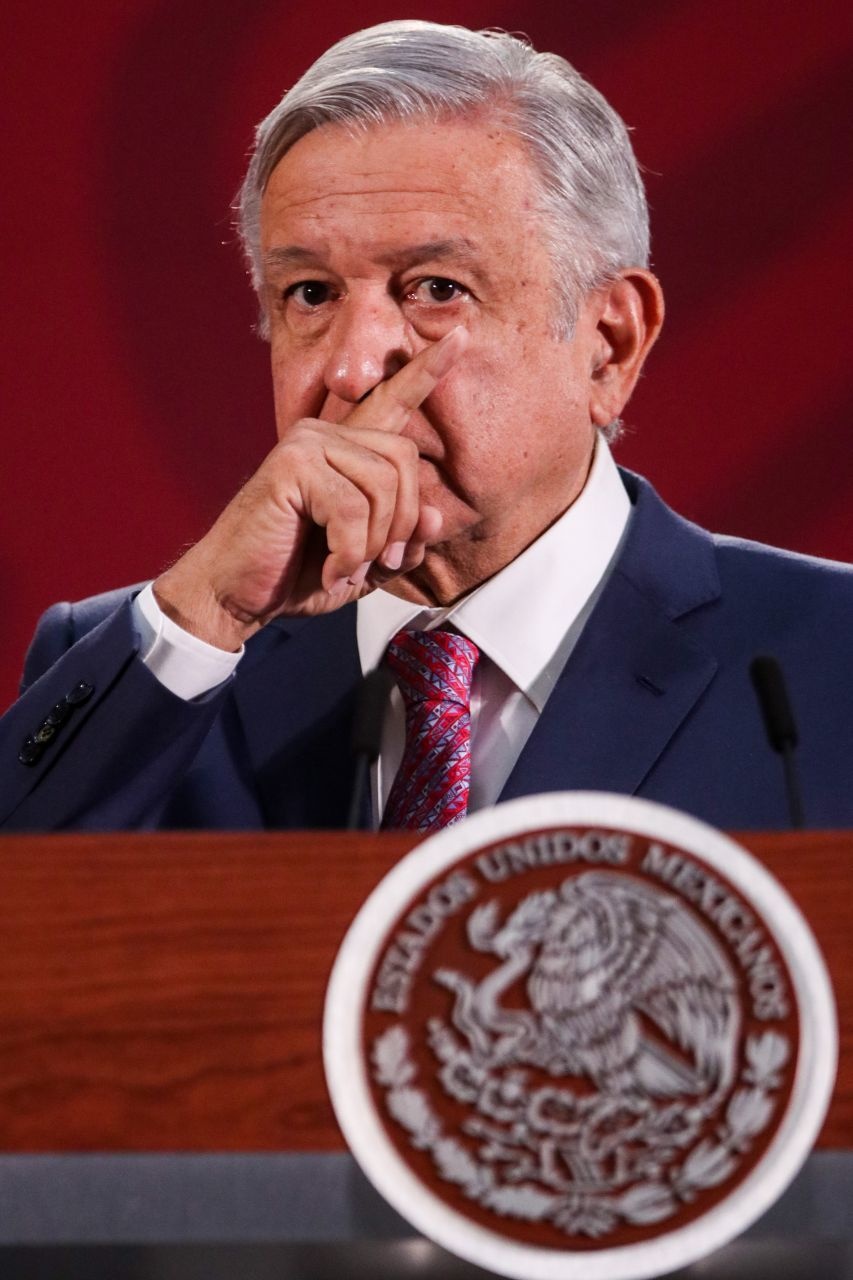 ...Y AMLO pide a paisanos en EU posponer sus viajes a México