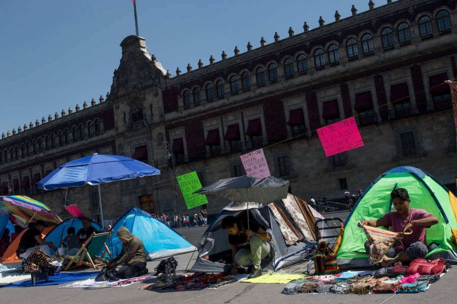 Artesanos protestan en zócalo capitalino con plantón ante falta de apoyos