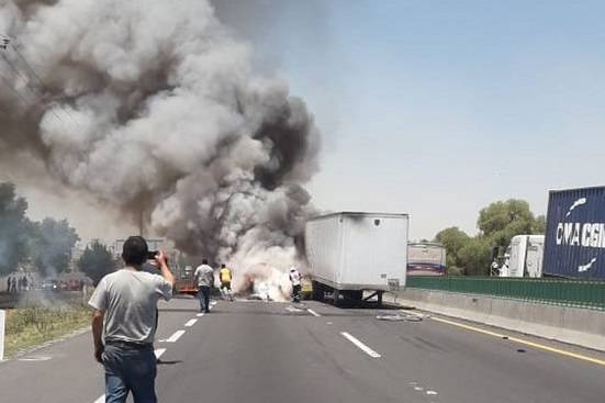 Accidente en Circuito Exterior Mexiquense deja un muerto y dos lesionados