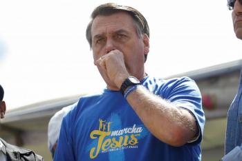 Bolsonaro exime a iglesias de aislamientos por el Covid-19