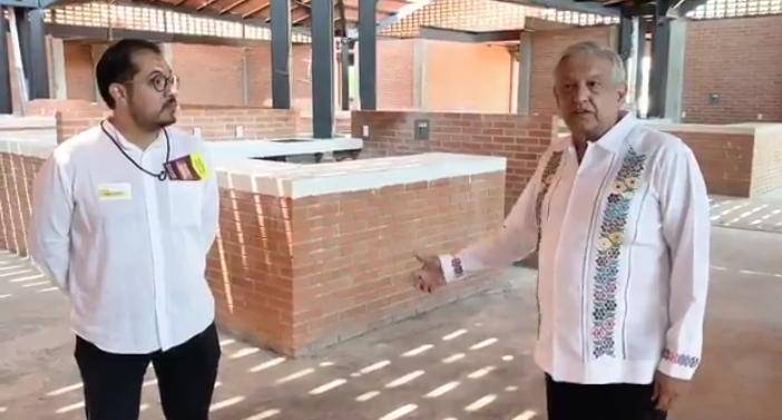 AMLO inaugura mercado público en Nayarit; llama a comprar en mercados y tianguis ante la crisis