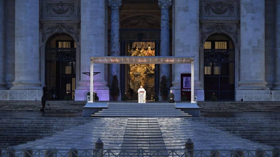 Papa: “la oraci&oacute;n es nuestra arma vencedora”