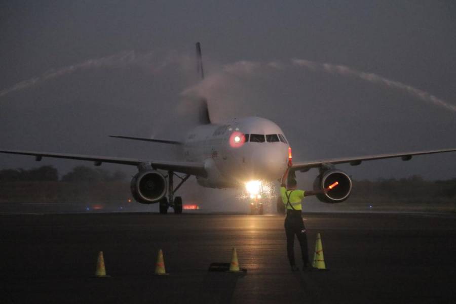 Cancelan vuelos internacionales en Colima por Covid-19