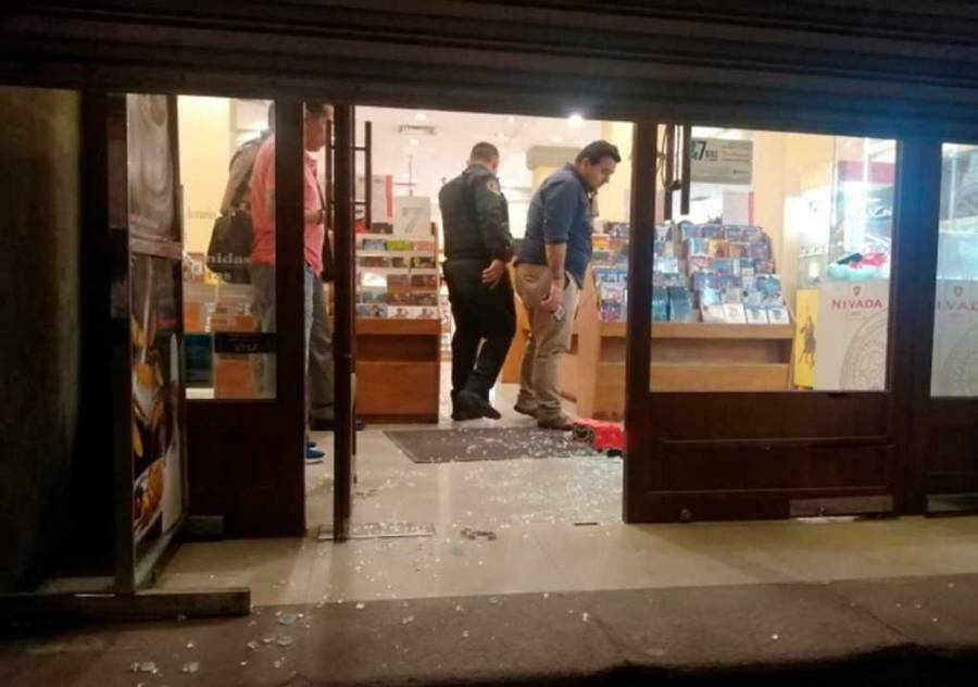 Asaltan Sanborns de Centro Histórico; se llevan 40 relojes.