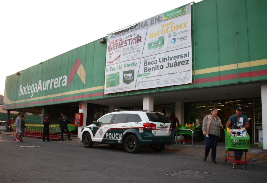 Ante los saqueos, SSC resguarda tiendas